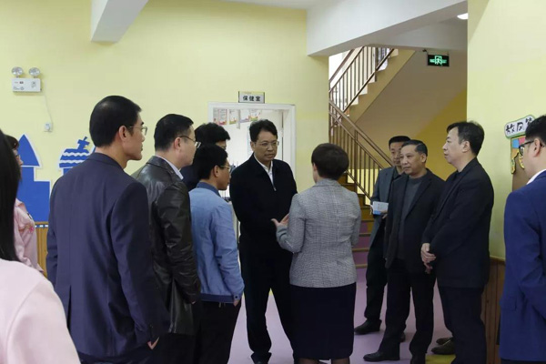 宣传部长谢再春,市委副秘书长,办公室主任周春海,市教育局局长赵榕生